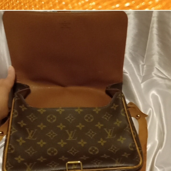 Louis Vuitton This beautiful GM size Authentic Cartouchiere CB Selling for $895. - Picture 2 of 14